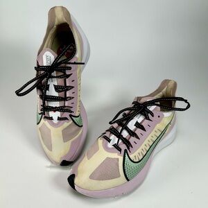 Nike Women's Gravity Zoom U* Complete Me Running Shoes